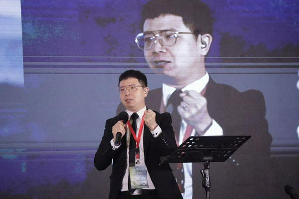Pastor Suggests How Young, Senior Pastors Collaborate in Ministry Pastor Suggests How Young, Senior Pastors Collaborate in Ministry