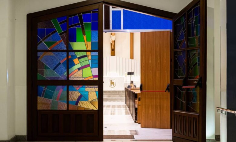 Americans Read the Bible More After Switching Denominations